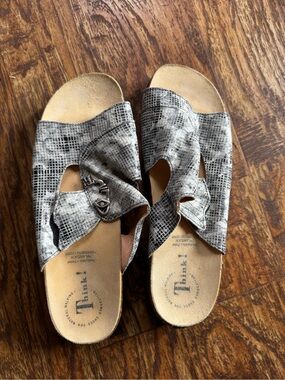 Ladies size 43 Think! Snake print Mizzi face leather sandals